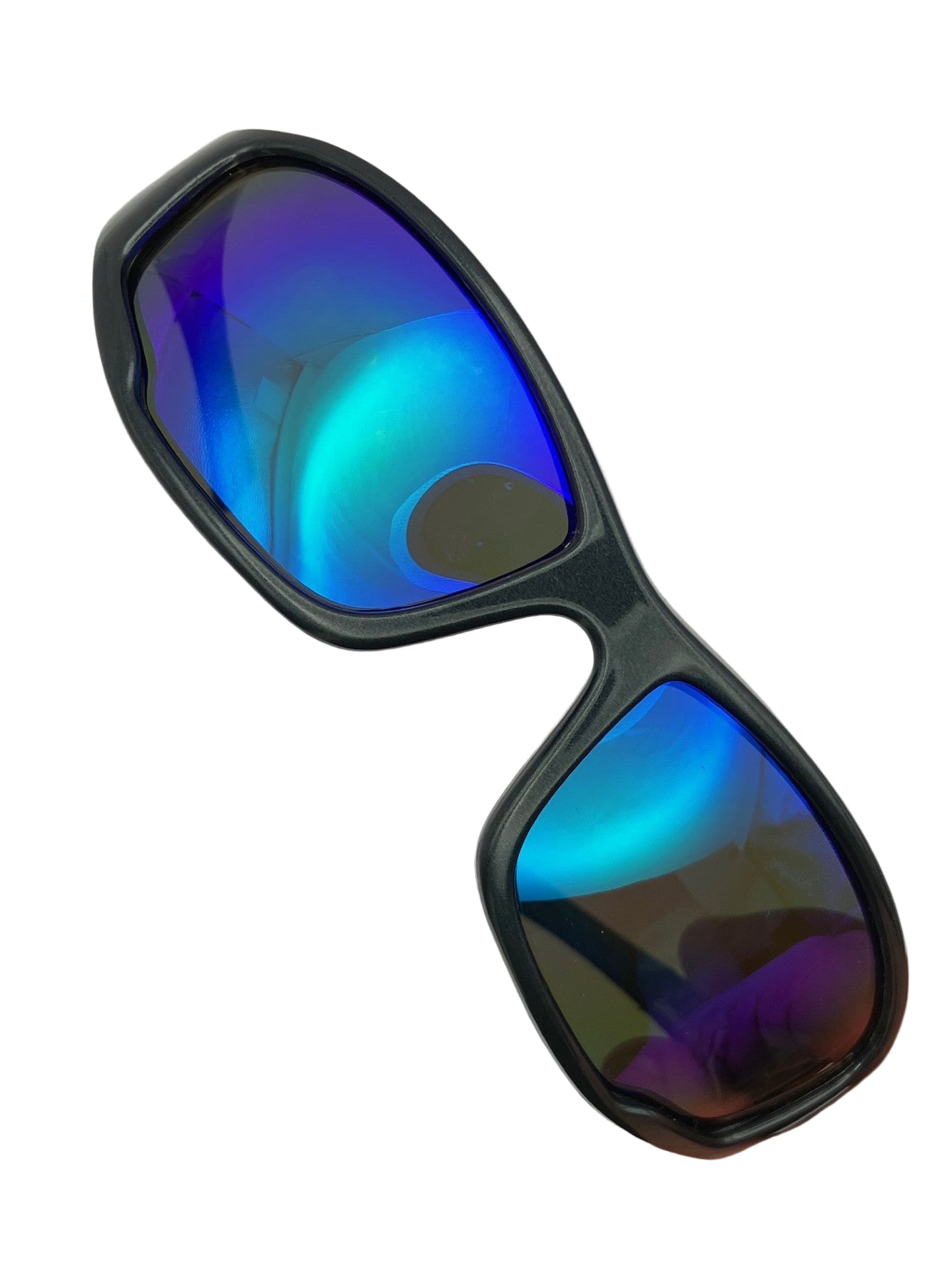 Green multi-coated lens sailing sunglasses for sunny conditions